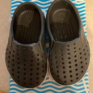 Native Shoes. Miles. Jiffy black/shell white.